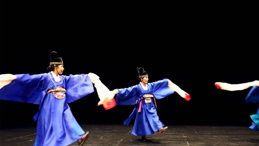South Korean dancing