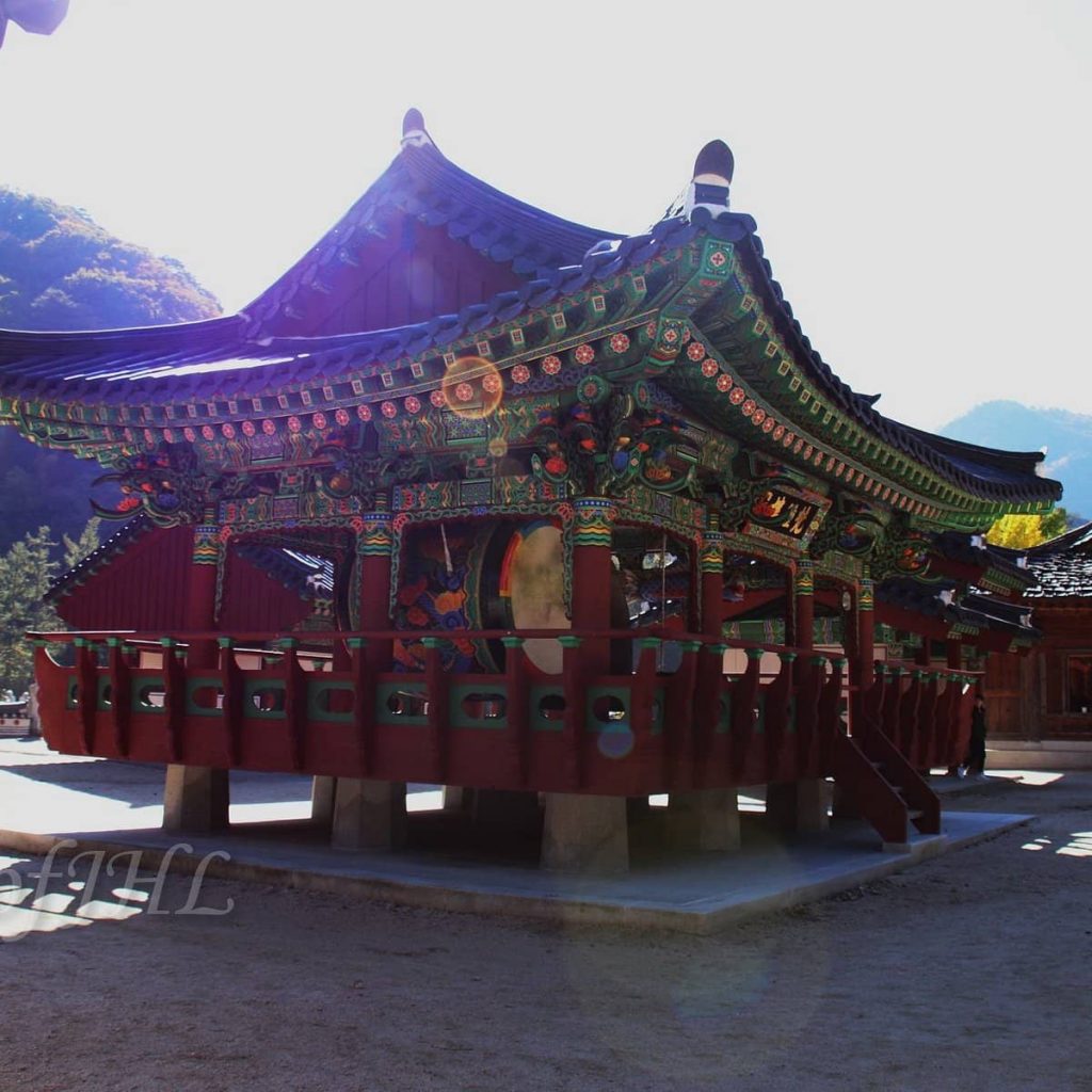 Mountain Temples: Best Autumn Location