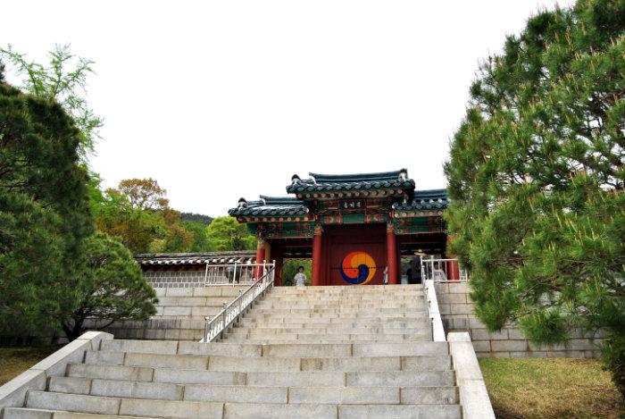 the Hyeonchungsa Shrine steps
