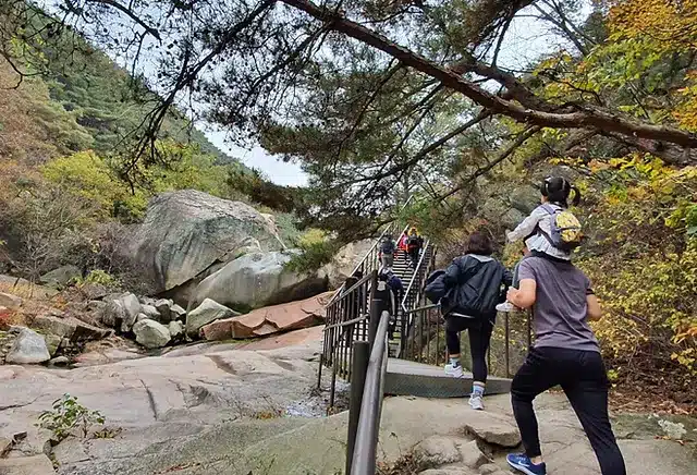 what are the best hiking trails in south korea